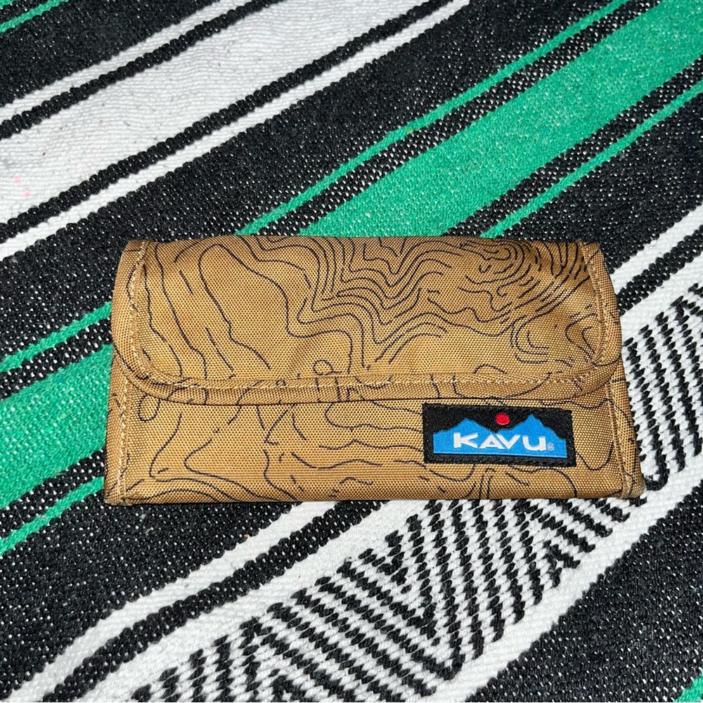 Kavu | Geographical Unisex Trifold Wallet Travel Organizer